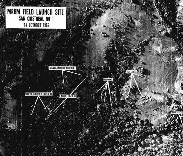 Fotografia tirada por um U-2 revelando a posição dos mísseis soviéticos em Cuba (Foto - USAF)