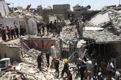A bomba que se soltou do avião caiu sobre o bairro "Nova Bagdá" (Foto - Hadi Mizban/AP)