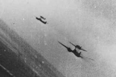 Esquadrão de Mistel voando sobre Berlim, durante a defesa da cidade contra a invasão soviética (Foto - Luftwaffe)