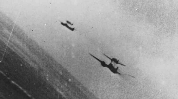 Esquadrão de Mistel voando sobre Berlim, durante a defesa da cidade contra a invasão soviética (Foto - Luftwaffe)