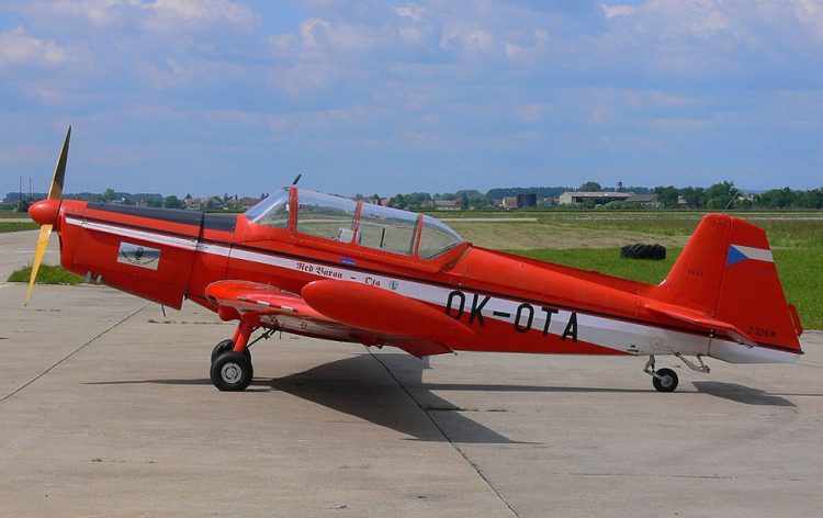 O Z-326, fabricado na Checoslováquia, é o avião de treinamento básico da Força Aérea Revolucionária