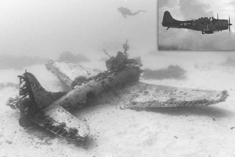 Avião de ataque a embarcações, o Dautless repousa no fundo do Oceano Pacífico