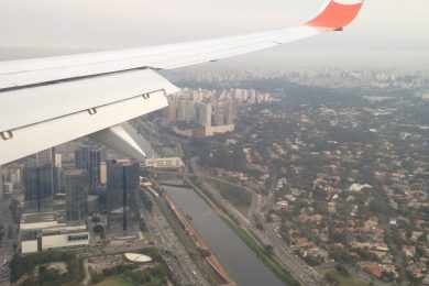 Aproximação em São Paulo, sobrevoando o Rio Pinheiro (Foto - Thiago Vinholes)