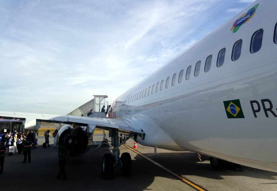 O embarque para o voo Gol 1315 foi realizado na pista de Confins (Foto - Thiago Vinholes)