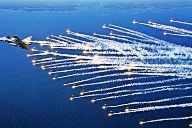 Caças Gripen têm incidente “pirotécnico” com aviões russos