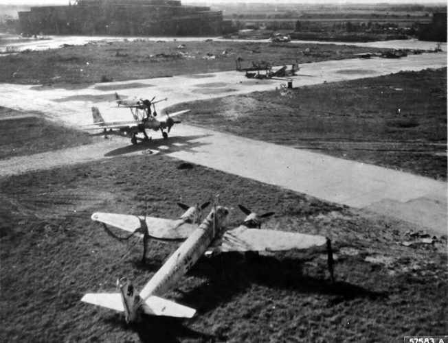 Aviões sendo preparados para a conversão na fábrica da Juckers