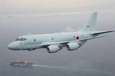 O Kawasaki P-1 pode carregar até 9 toneladas de bombas, mísseis e torpedos em missões de até 20 horas de duração (Foto - Marinha do Japão)