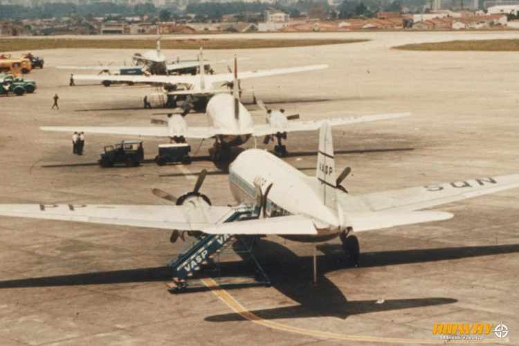 Congonhas na década de 60: ponte aérea era feita com vários tipos de aviões