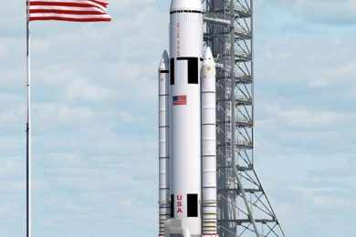 O SLS é uma evolução do foguete Saturn V que levou o homem a Lua (Imagem - NASA)