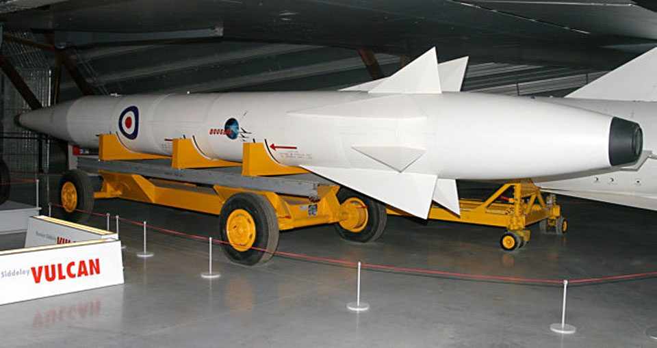 O míssil de cruzeiro Skybolt podia carregar ogivas convencionais ou nucleares (Foto - RAF Museum)