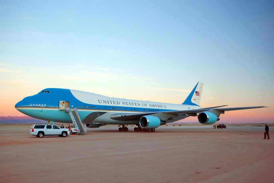 O avião presidencial dos EUA pode ser reabastecido no ar (divulgação)
