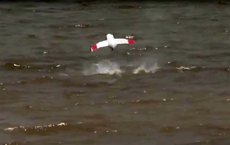 O "Flimmer" pode voar e depois pousar na água e em seguida submergir (Imagem - Reprodução/Youtube)