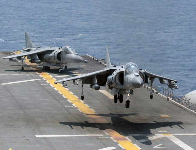 Os Harriers estão em serviço ativo atualmente no Golfo Pérsico, onde atacam posições do Estado Islâmico no Iraque (Foto - US Marine Corps)