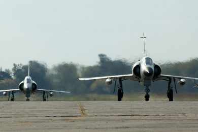 O Mirage III pode carregar bombas e mísseis de curto alcance (Foto - MirageArgentina)