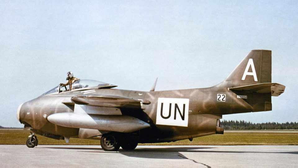 Um Tunnan com a marca da ONU no Congo, no início da década de 1960; nenhum avião foi perdido em combate