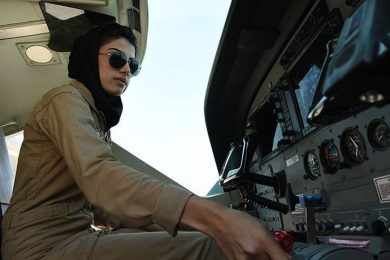 A Capitã é responsável por levar soldados até regiões de conflito e depois trazê-los de volta (Foto - FAA)