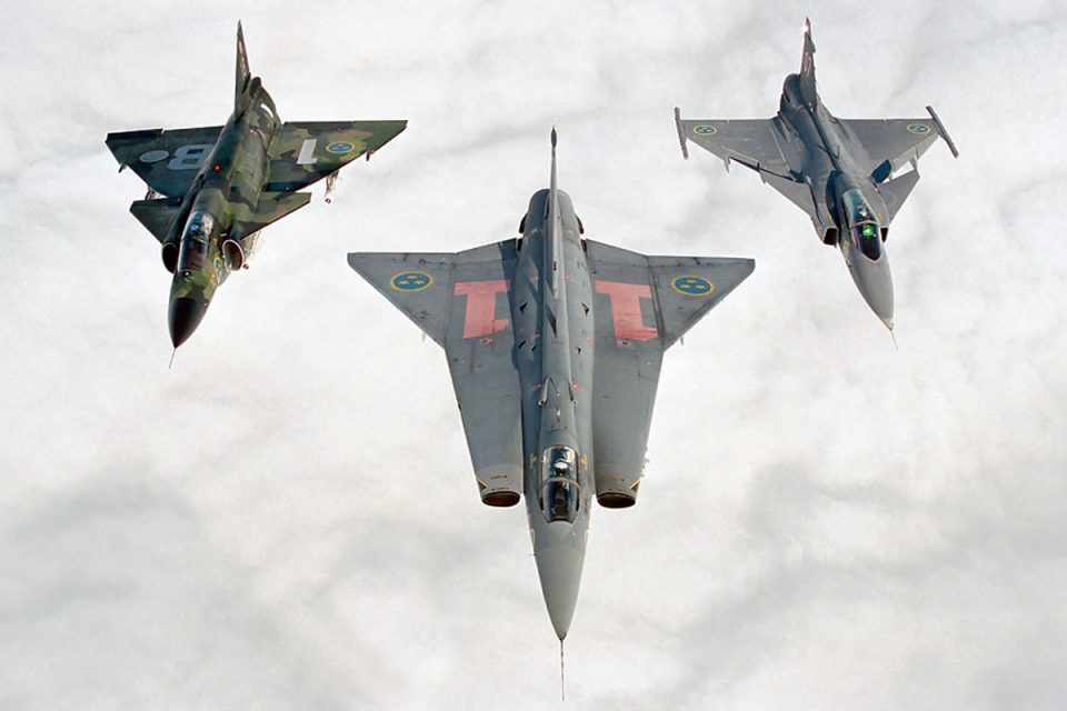 Trio supersônico da Suécia: na imagem os caças Viggen, Draken e o Gripen (Força Aérea da Suécia)