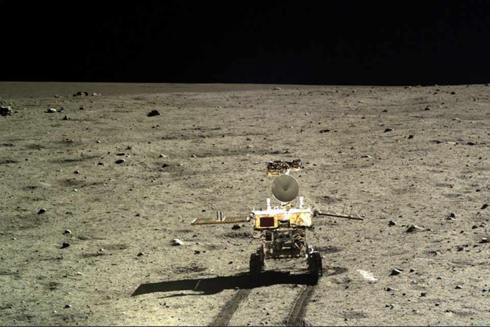 O rover chinês Chang'e Yutu pousou na Lua em 14 de dezembro de 2013 e está ligado até hoje (Imagem - CNSA)
