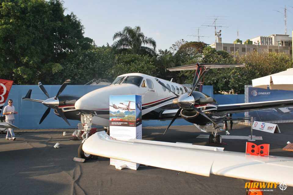 O King Air pode pousar em pistas de terra, mas com preparos especiais (Foto - Ricardo Meier)