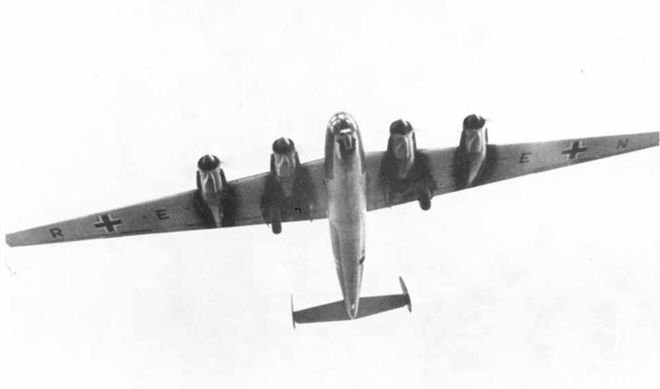 A Messerschmitt previa que o Amerika Bomber seria capaz de alcançar até 560 km/h e 8.000 metros de altitude