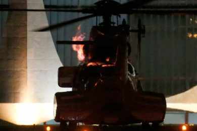 A labareda ocorreu durante a partida do helicóptero: é comum que resíduos de combustível permaneçam no motor (Reprodução/Estadão Conteúdo)