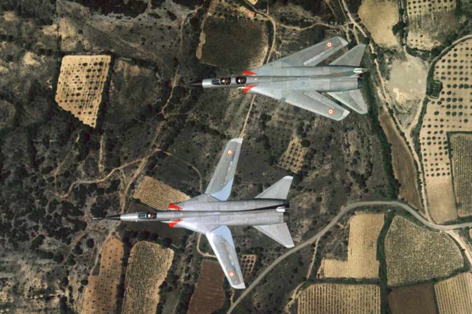O Dassault Mirage G foi uma tentativa da França em produzir um caça com asas de geometria variável (Dassault Aviation Collection)