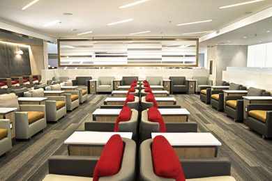 Na sala vip, passageiros podem aguardar confortavelmente por seus voos ou conexões (American Airlines)