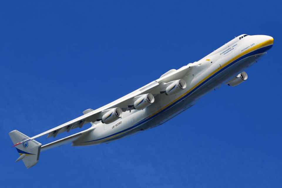 O AN-225 voltou a voar em 1999 pela Antonov Airlines em transporte de cargas pesadas (Antonov)