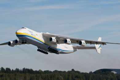 O Antonov AN-225 pode transportar até 300 toneladas de cargas (Divulgação)