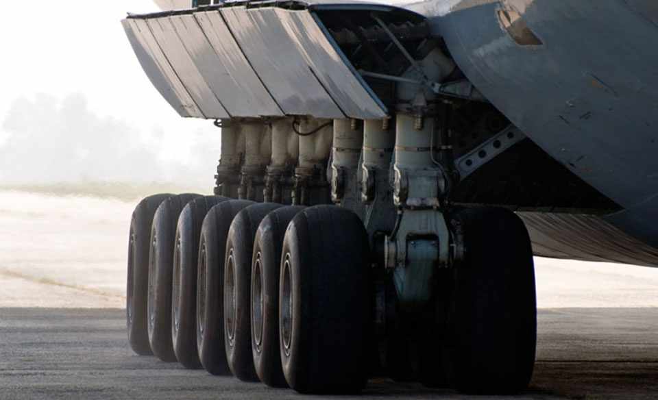 O trem de pouso do AN-225 possui 32 rodas (Antonov)