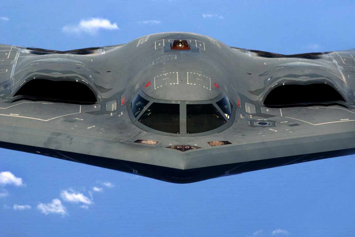 O B-2 Spirit pode realizar tanto bombardeiros convencionais, como ataques com armas nucleares (USAF)