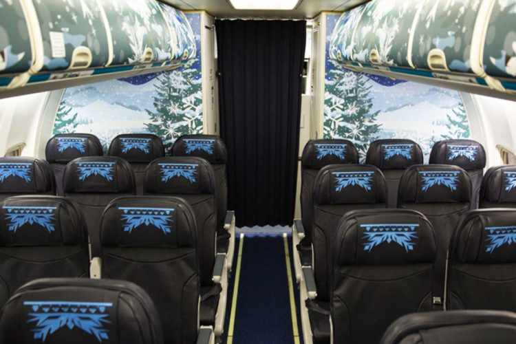 O interior tem flocos de neve... (WestJet)