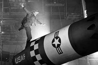 Quem nunca? Como qualquer outro objeto, uma bomba atômica também pode ser perdida... (The Ronald Grant Archive)