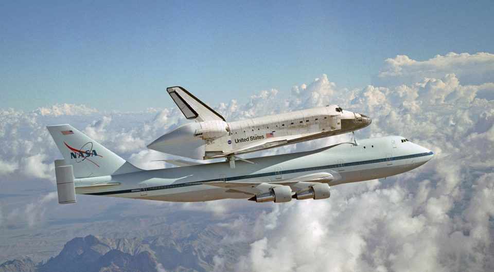 A Nasa já transportava o ônibus espacial na parte superior do Boeing 747 (NASA)