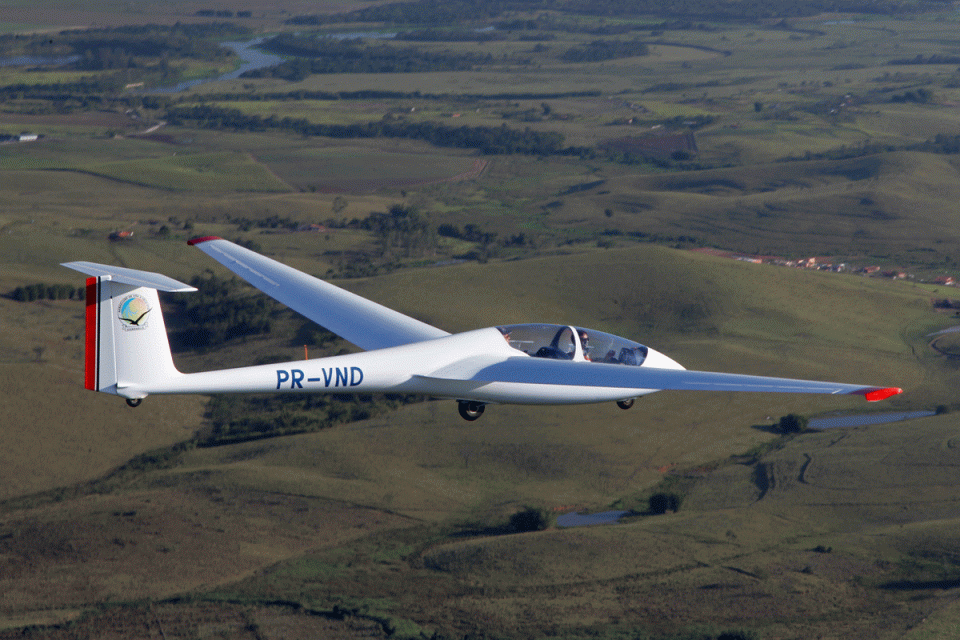 O planador que o Airway voou pode atingir até 280 km/h (João Mantovani)