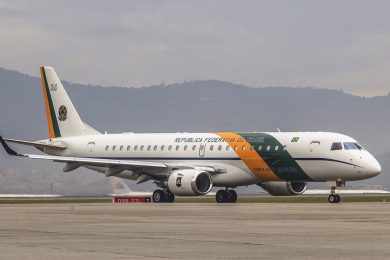 O Grupo de Transporte Especial da FAB possui dois VC-2, versão executiva do Embraer E190 (FAB)