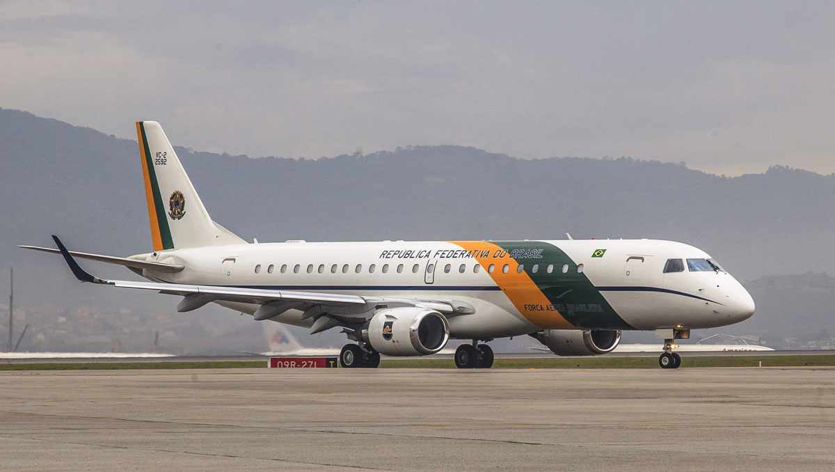O Grupo de Transporte Especial da FAB possui dois VC-2, versão executiva do Embraer E190 (FAB)