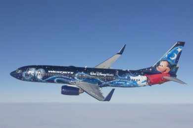 O MagicPlane é o outro avião da WestJet customizado em parceria com a Disney (WestJet)