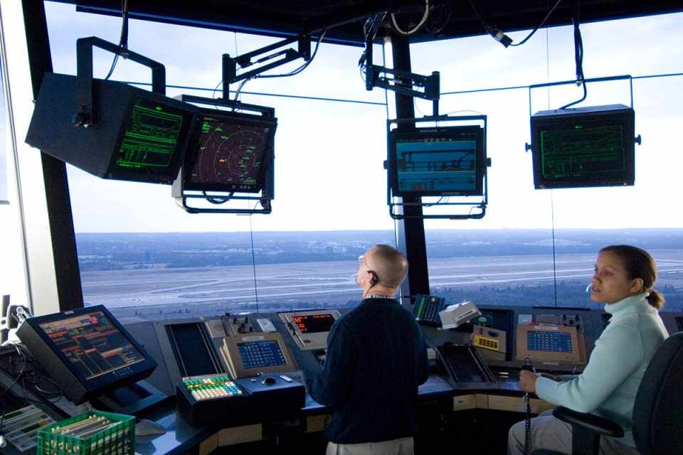 O controle aéreo digital vai reduzir drasticamente o trabalho dos controladores em terra (FAA)