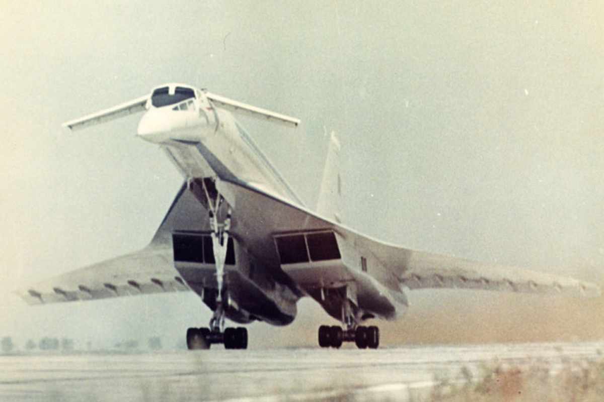 Os canards abertos no pouso eram um dos diferenciais do Tu-144 em relação ao Concorde