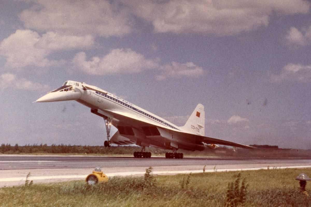 O Tu-144 teve uma carreira comercial curta
