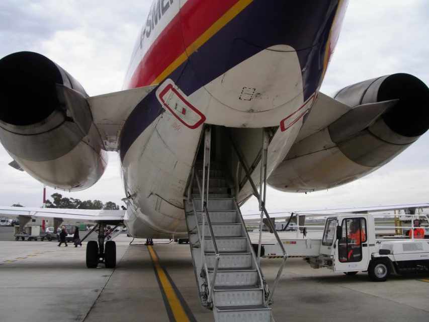 O Boeing 727 contava com uma curiosa porta de embarque na cauda (Photobucket)