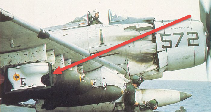 O AH-1 Skyraider e sua arma "bioquímica" (Domínio Público)