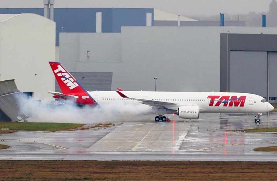O primeiro A350 da TAM realizou nesta semana os primeiros testes com os motores (@eu_spotters)