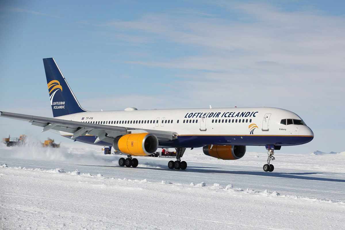 O Boeing 757 levou quatro horas e meia para voar de Punta Arenas, no Chile, até a Antártica (ALE)