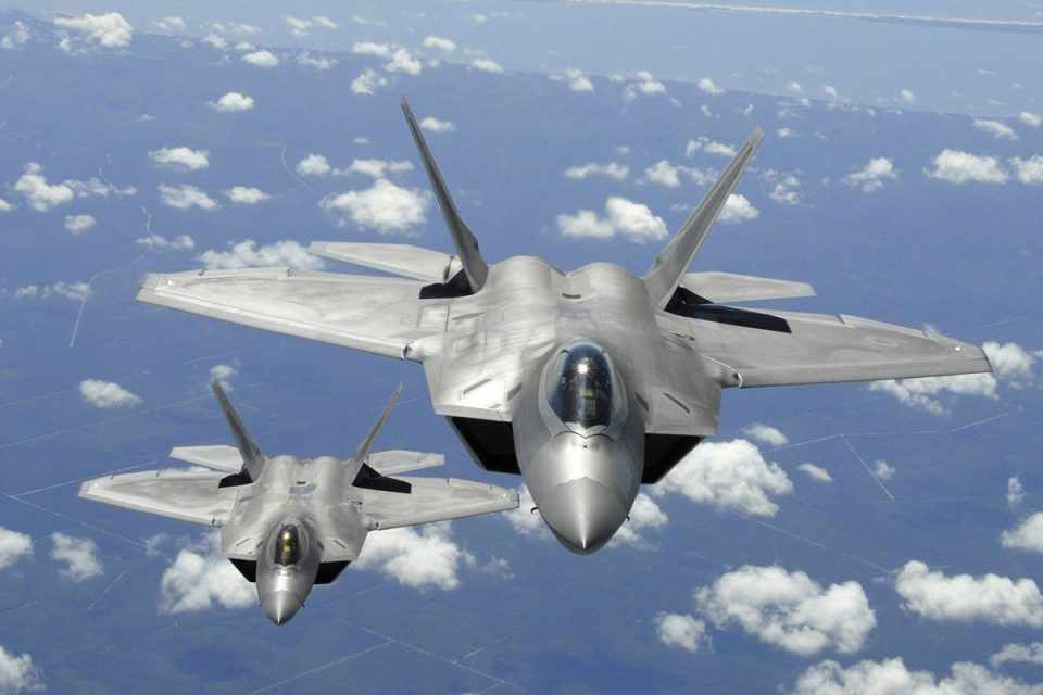 É a primeira vez que o moderno caça F-22 participa de um conflito (USAF)