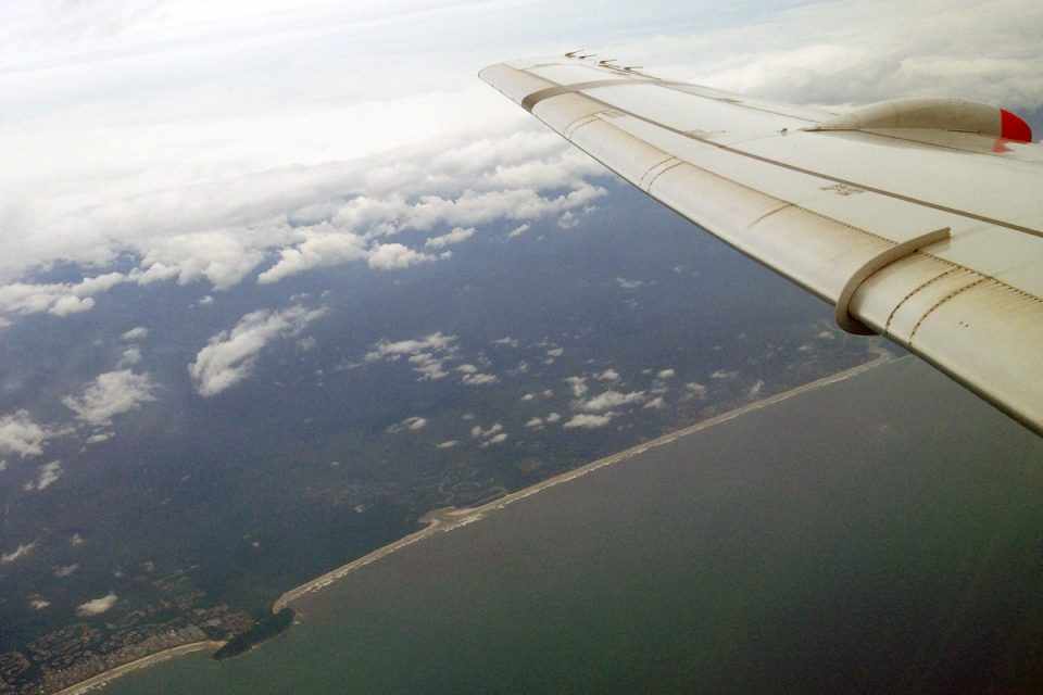 O voo de despedida do Fokker MK-24 passou pela baixada santista (Thiago Vinholes)