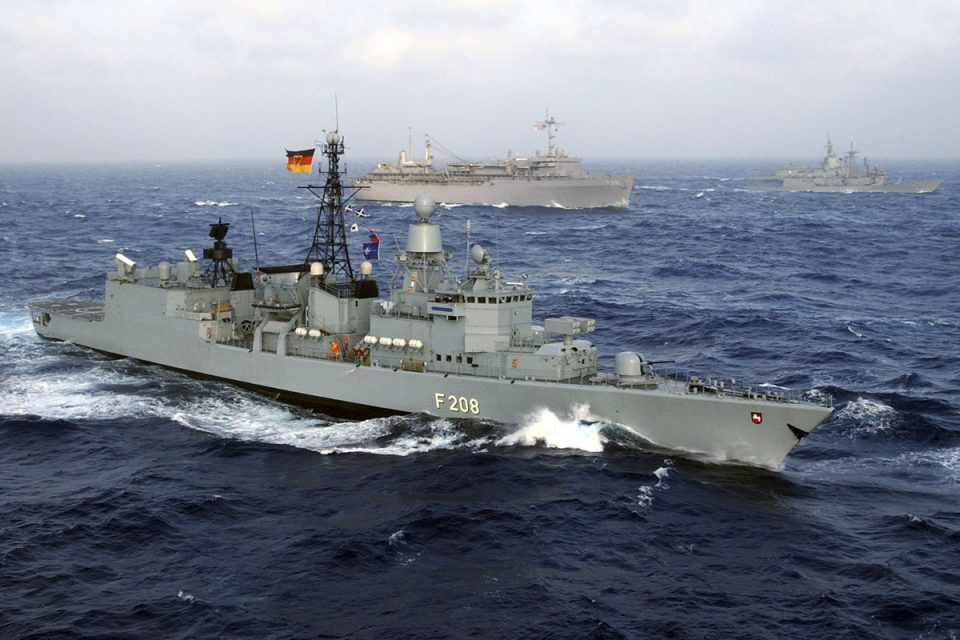 A Alemanha também vai enviar uma fragata para proteger o porta-aviões francês (US Navy)