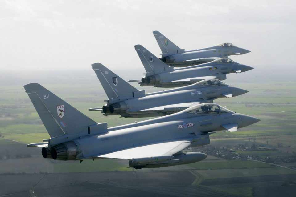 Com auxílio de reabastecimento aéreo, os Typhoon da RAF podem alcançar o Brasil a partir das Ilhas Falkland ou Ascensão (RAF)