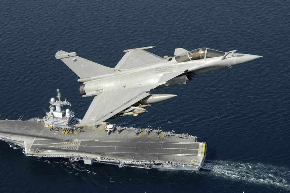A Guiana Francesa pode ser defendida pelo porta-aviões nuclear Chales de Gaulle com caças Rafale (Marine Nationale)